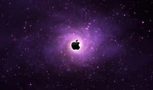 Apple標誌在紫色星雲中發光 — 色彩 壁紙