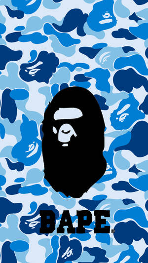 黑色BAPE猿頭標誌在藍色迷彩背景上，帶有品牌文字。 — Bape 動態 壁紙