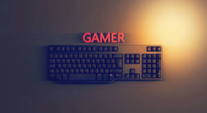 一個黑色電競鍵盤安裝在牆上，上方有一個紅色霓虹燈「GAMER」標誌。 — 遊戲玩家標誌 壁紙