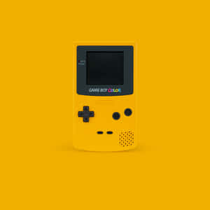 黃色背景上的黃色 Nintendo Game Boy Color 手提遊戲機。 — 酷炫遊戲 壁紙