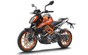橙色和黑色KTM Duke摩托車 攝影棚照片 — 巴布風機車 壁紙