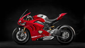 紅色Ducati Corse摩托車，金色前叉和銀色飾邊，深色背景。 — 杜卡迪 GIF 壁紙