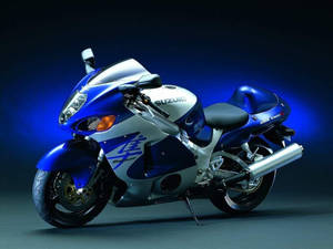 時尚的藍銀色鈴木GSX 1200運動機車在攝影棚燈光下 — 鈴木 壁紙