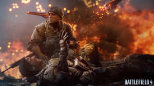 士兵在戰場火災和爆炸中安慰倒下的戰友。 — 電玩遊戲 GIF 壁紙