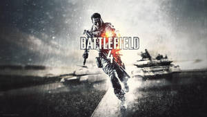 士兵在雨中奔跑，有坦克和Battlefield 4標誌 — 戰地風雲4 壁紙