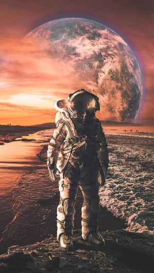 太空人在外星行星上觀看地球在橙色天空中升起 — 太空 iPhone 壁紙