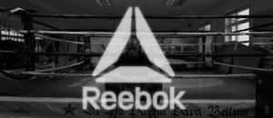 拳擊手在擂台上，Reebok標誌疊加 — 銳步 壁紙