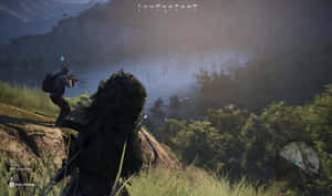 穿著吉利服的士兵蹲在草坡上，俯瞰電子遊戲中的森林山谷。 — 電玩遊戲 GIF 壁紙