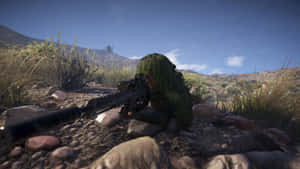 穿著吉利服的士兵在沙漠地形中瞄準狙擊步槍 — 電玩遊戲 GIF 壁紙