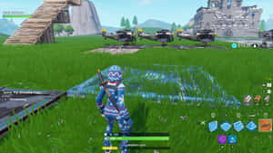 穿著藍色雪花服裝的Fortnite玩家站在草地上，附近有直升機。 — 創意 壁紙