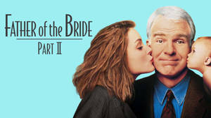 電影《Father of the Bride Part II》海報，顯示一名男子被一名女子和嬰兒親吻。 — 新娘的父親 壁紙