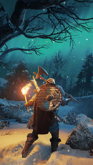 維京戰士在雪林中手持火炬和盾牌，背景是北極光。 — 電玩遊戲 GIF 壁紙