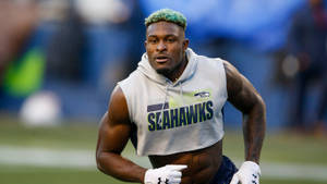 西雅圖海鷹隊美式足球員在場上衝刺 — Dk Metcalf 壁紙