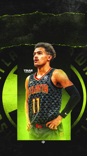 籃球運動員 Trae Young 身穿亞特蘭大老鷹隊球衣，雙手叉腰擺姿勢。 — 崔·楊 壁紙