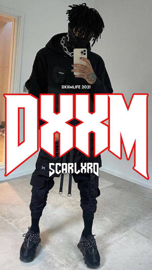 穿黑色連帽衫和口罩的人用手機對著鏡子自拍 — Scarlxrd 壁紙
