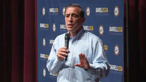 國會議員 Darrell Issa 在競選活動中發言。 — 政治 壁紙