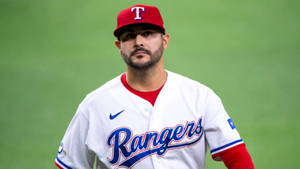 棒球運動員身穿Rangers球衣在球場上 — 運動 壁紙