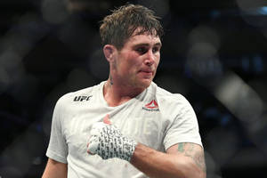 比賽後滿身大汗和紋身的UFC拳手 — 運動 壁紙