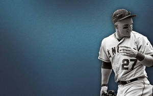 天使隊球衣的棒球運動員在藍色紋理背景前微笑持球棒 — Mike Trout 壁紙