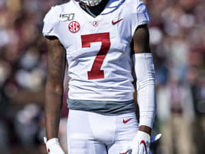 身穿白色球衣、紅色七號、手臂上有刺青的美式足球員。 — Stefon Diggs 壁紙