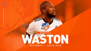 足球員 Kendall Waston 身穿 FC Cincinnati 球衣，橙色背景及文字。 — 運動 壁紙