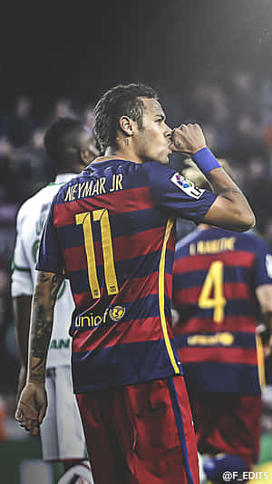 足球員內馬爾（Neymar Jr）在夜間比賽中向球迷飛吻。 — 運動風 壁紙