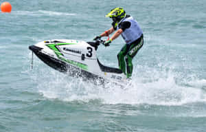 運動員駕駛 Kawasaki 噴射快艇在海水中競速。 — 海洋 壁紙