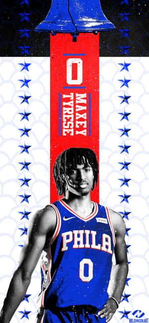 籃球運動員 Tyrese Maxey 身穿藍色 Phila 球衣，站在帶有星星的鐘下。 — Pixel 8 Pro 壁紙