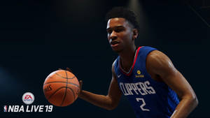 NBA Live 19 身穿快艇隊球衣的籃球運動員在聚光燈下持球。 — 籃球 迈克尔·乔丹 壁紙