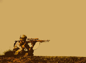 迷彩士兵在開闊田野中，棕褐色天空下瞄準狙擊步槍 — 美國陸軍 GIF 壁紙