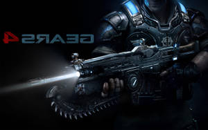 身穿黑色盔甲的士兵手持發光鏈鋸步槍，帶有 Gears 4 標誌。 — 戰爭機器 壁紙