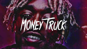 一名辮子頭髮、戴鑽石牙套的男子，背景為宇宙紫色，並有「MONEY TRUCK」文字。 — 小烏茲·弗特 壁紙