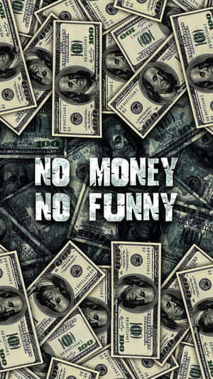 在一堆一百美元鈔票上寫著 'NO MONEY NO FUNNY' 的文字。 — 金錢 壁紙