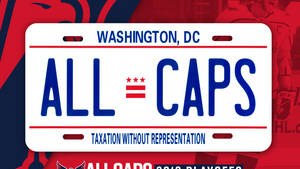 華盛頓特區車牌，帶有「ALL CAPS」和政治標語，冰球主題背景。 — 華盛頓首都隊 壁紙