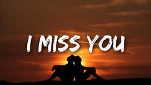 兩人在夕陽中以剪影擁抱，並有文字 I MISS YOU。 — 我想你 壁紙