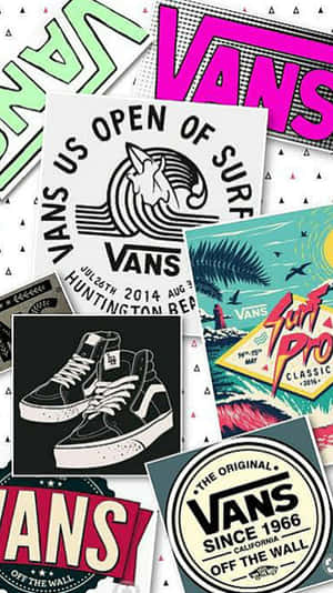 Vans品牌拼貼畫，包含具有大膽圖形的滑板與衝浪活動海報。 — Vans 標誌 壁紙