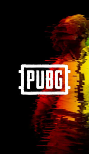黑色背景上帶有故障效果和火熱色彩的PUBG標誌。 — Galaxy Tab A11 壁紙