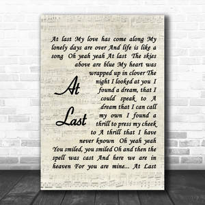 一幅在磚牆上的'At Last'歌詞海報。 — 音樂 壁紙