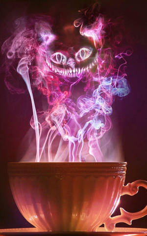 一隻發光的紫色和藍色煙霧貓從冒著蒸氣的茶杯中出現。 — 霓虹手機 壁紙