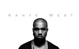 Kanye West 身穿黑色襯衫，戴著粗鏈條，直視鏡頭。 — 肯伊·威斯特 壁紙