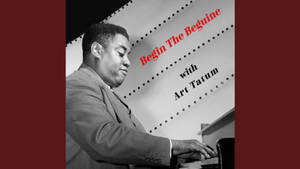 Art Tatum 在復古專輯封面上彈奏鋼琴，帶有紅色文字。 — 音樂 壁紙