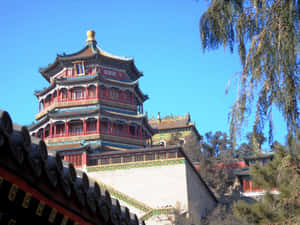 傳統中式寶塔，紅色柱子和藍色瓦片，在清澈藍天下。 — 藍天 壁紙