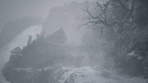 一個霧氣瀰漫的冬日場景，雪崖上的哥德式城堡。 — 惡靈古堡2 壁紙