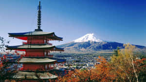 紅色寶塔，背景為富士山，周圍有秋樹 — 日式審美桌面 壁紙