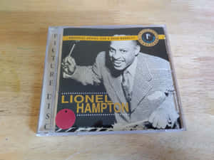 木質表面上的Lionel Hampton圖案CD — 音樂 壁紙