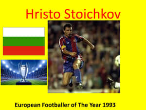 1993年歐洲足球先生Hristo Stoichkov，手持保加利亞國旗和獎盃。 — 運動 壁紙