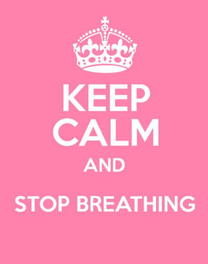 粉紅色海報，白色皇冠，文字 keep calm and stop breathing。 — 可愛又粉嫩 壁紙
