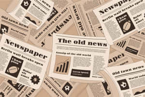 堆疊的復古報紙剪報，帶有標題和佔位文字。 — Old Paper 壁紙