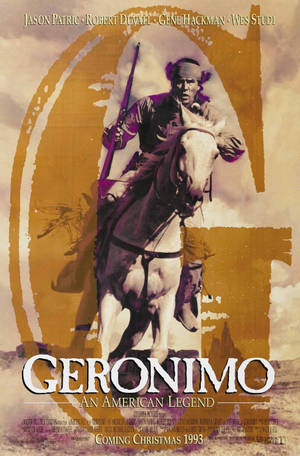 Geronimo 的電影海報，展示了一位騎在馬上的美洲原住民戰士，手持步槍。 — 好萊塢 壁紙