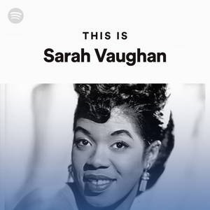 爵士歌手Sarah Vaughan的肖像，她微笑著，頭髮造型時尚，戴著垂墜耳環。 — 珠寶 壁紙